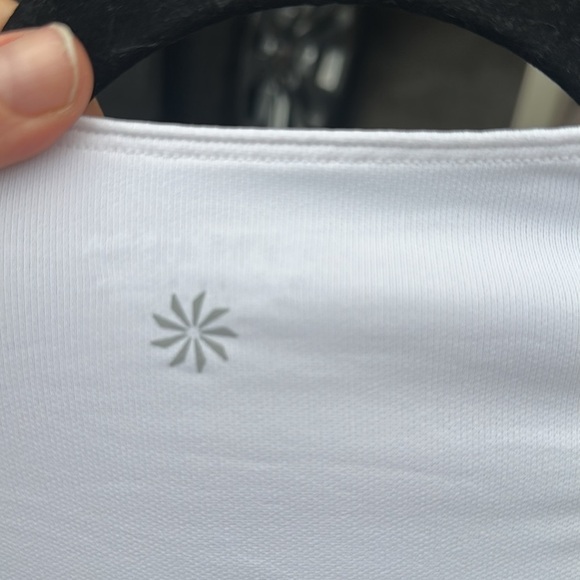 Athleta Classic White lightweight top size large - Picture 6 of 6